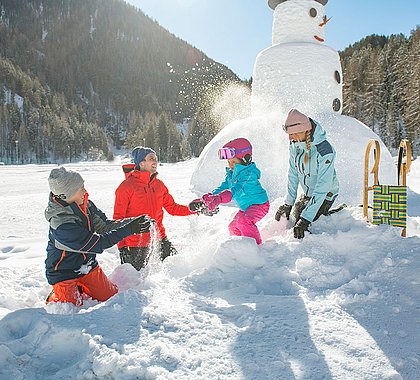 Jeux dans la neige à Niederthai