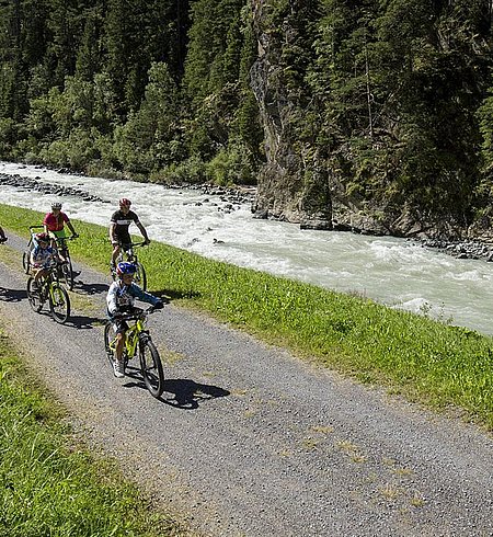 Randonnée cycliste sur l'Ötztaler Radweg